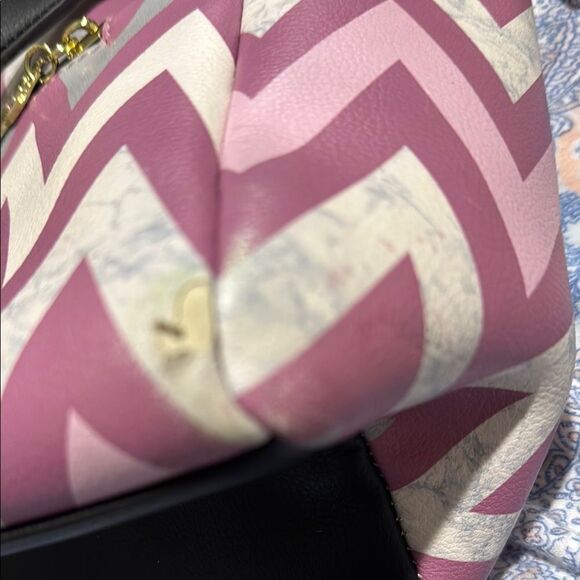 Betsey Johnson Chevron Patterned Pink and Black Handbag - Picture 4 of 7